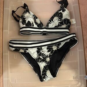 Topshop Monochrome Floral Bikini